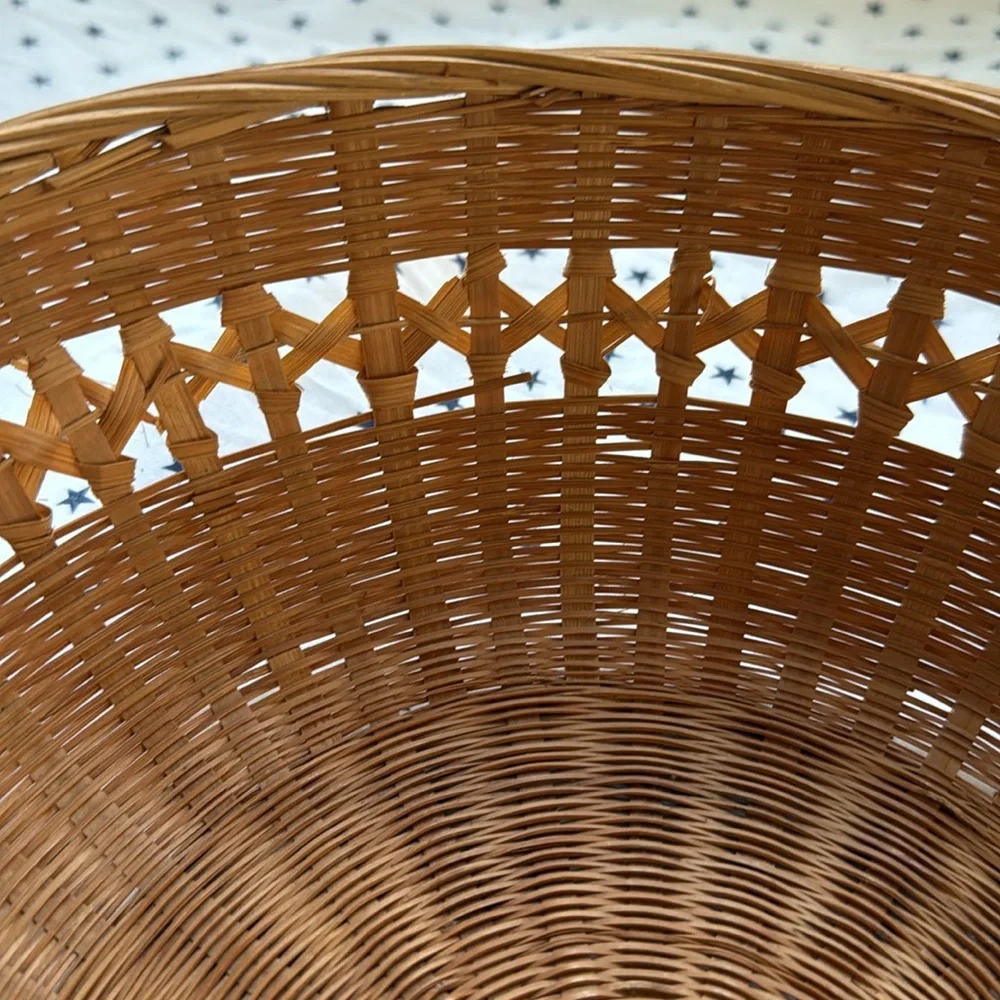Vintage Round Wicker Rattan 12” Fruit / Storage Basket Excellent Vintage Cond.